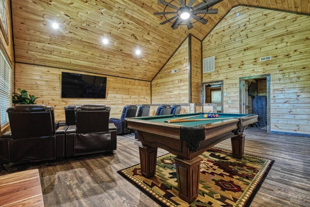 Adventure Retreat/Cabin/Pool+Hot Tub/Game Room+Theater Sevierville Exterior foto