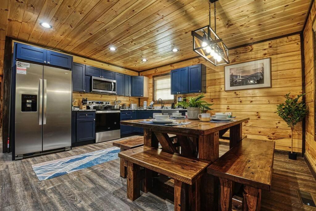 Adventure Retreat/Cabin/Pool+Hot Tub/Game Room+Theater Sevierville Exterior foto