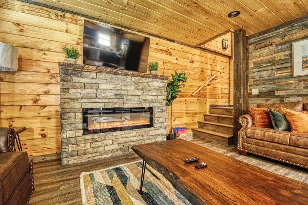 Adventure Retreat/Cabin/Pool+Hot Tub/Game Room+Theater Sevierville Exterior foto