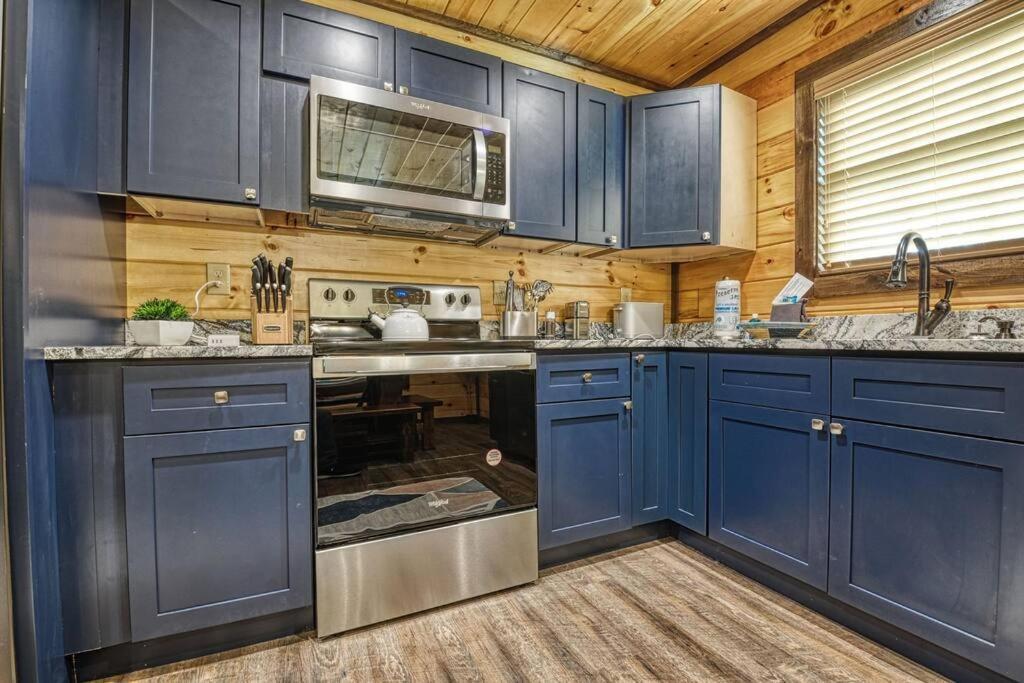 Adventure Retreat/Cabin/Pool+Hot Tub/Game Room+Theater Sevierville Exterior foto