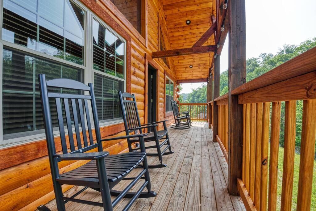 Adventure Retreat/Cabin/Pool+Hot Tub/Game Room+Theater Sevierville Exterior foto