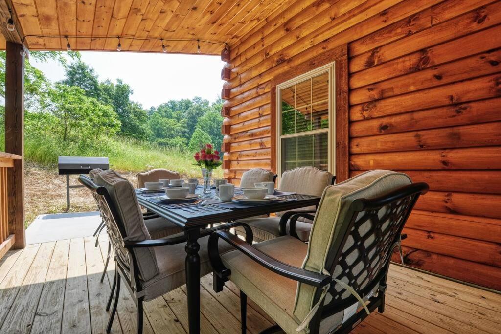 Adventure Retreat/Cabin/Pool+Hot Tub/Game Room+Theater Sevierville Exterior foto