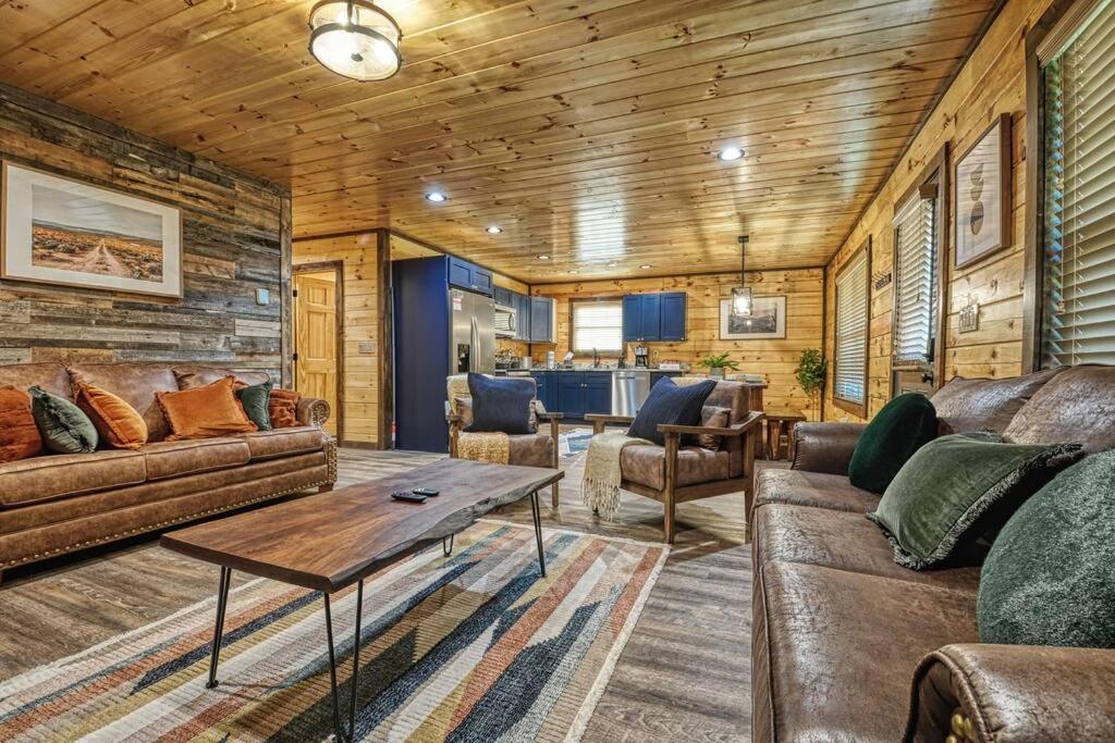 Adventure Retreat/Cabin/Pool+Hot Tub/Game Room+Theater Sevierville Exterior foto