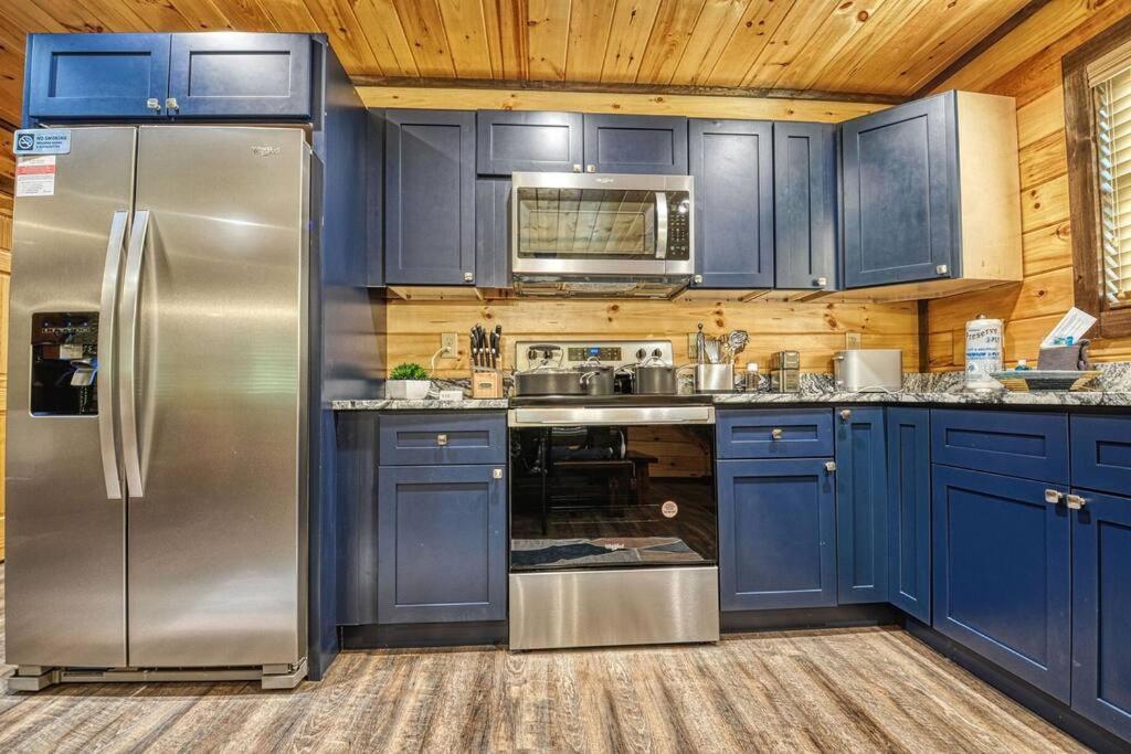 Adventure Retreat/Cabin/Pool+Hot Tub/Game Room+Theater Sevierville Exterior foto