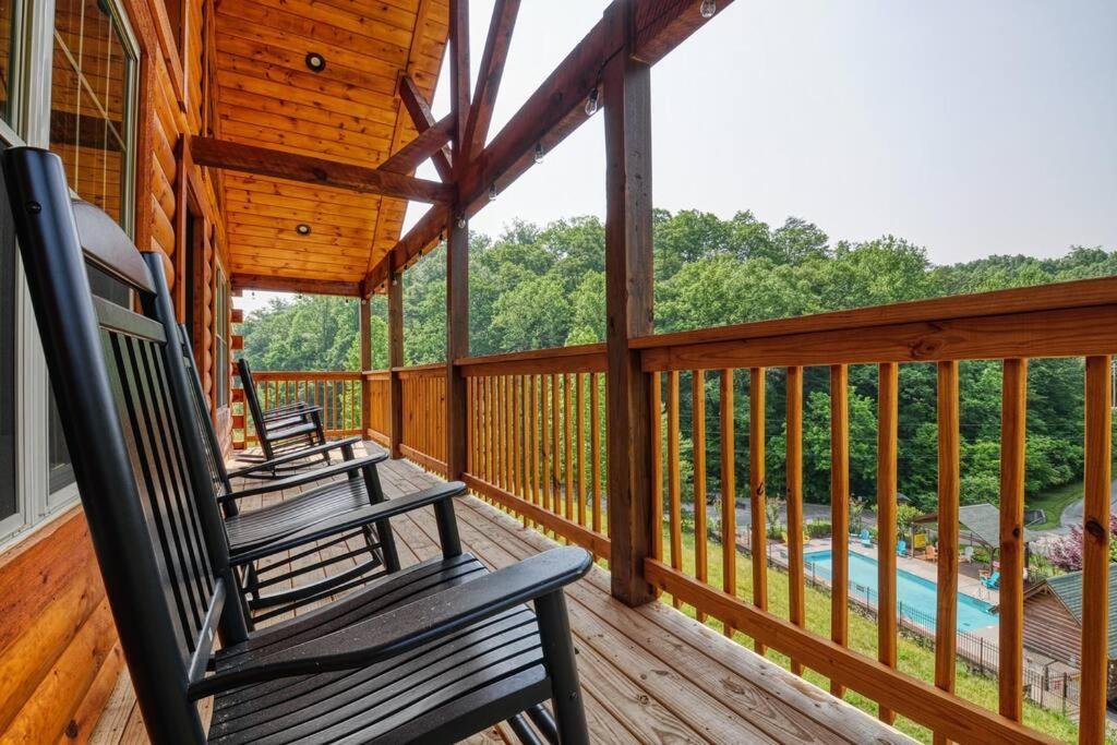 Adventure Retreat/Cabin/Pool+Hot Tub/Game Room+Theater Sevierville Exterior foto