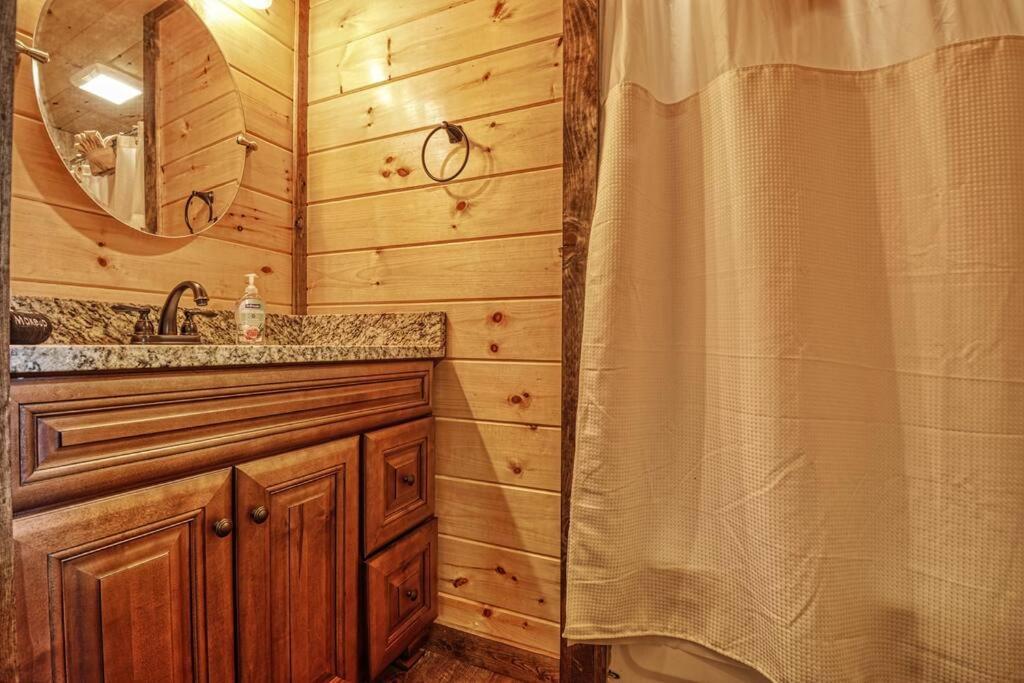 Adventure Retreat/Cabin/Pool+Hot Tub/Game Room+Theater Sevierville Exterior foto