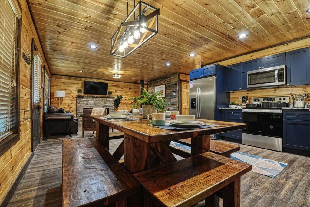 Adventure Retreat/Cabin/Pool+Hot Tub/Game Room+Theater Sevierville Exterior foto