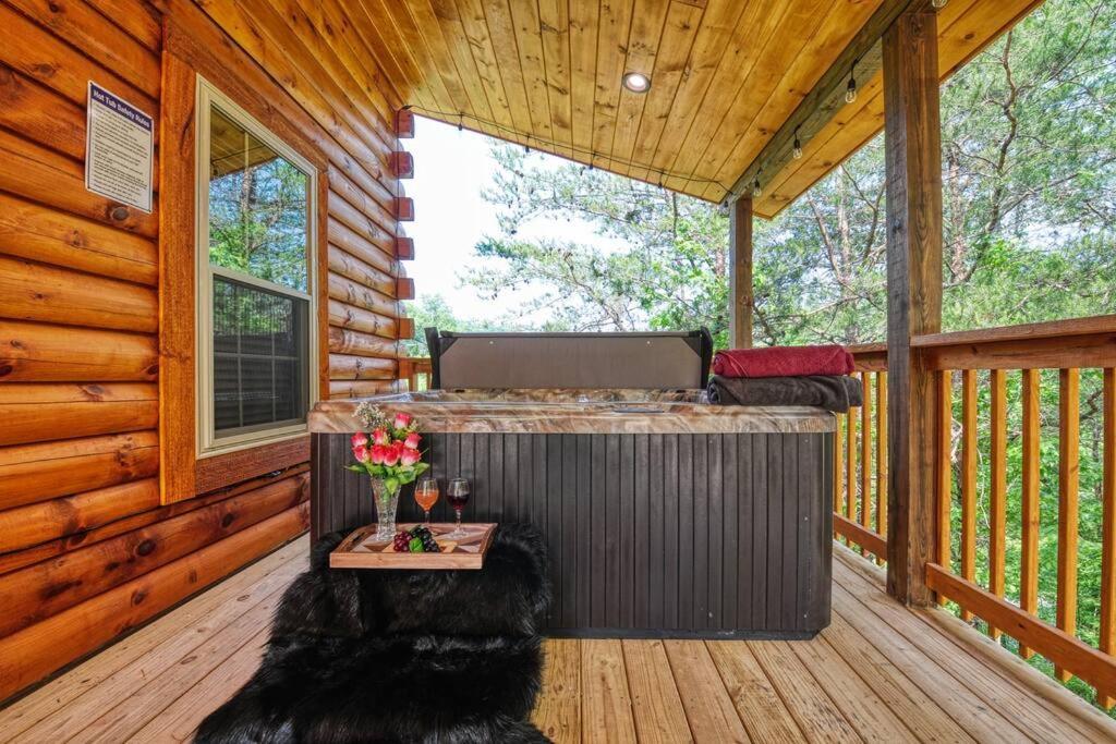 Adventure Retreat/Cabin/Pool+Hot Tub/Game Room+Theater Sevierville Exterior foto