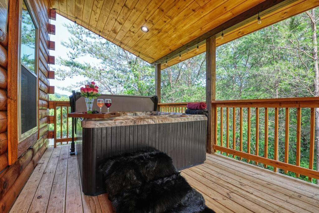 Adventure Retreat/Cabin/Pool+Hot Tub/Game Room+Theater Sevierville Exterior foto