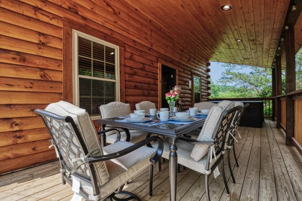 Adventure Retreat/Cabin/Pool+Hot Tub/Game Room+Theater Sevierville Exterior foto