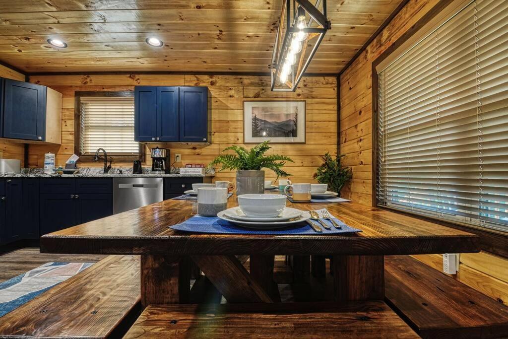 Adventure Retreat/Cabin/Pool+Hot Tub/Game Room+Theater Sevierville Exterior foto