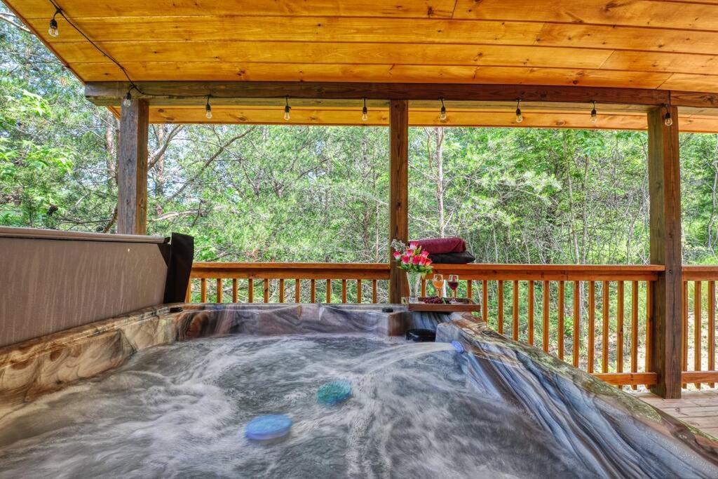 Adventure Retreat/Cabin/Pool+Hot Tub/Game Room+Theater Sevierville Exterior foto
